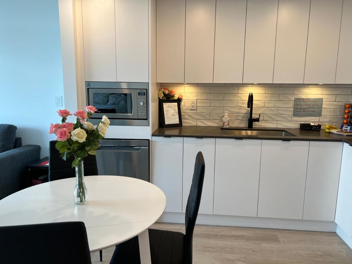 קלונה Amazing Brand New Lakeview Condo Downtown מראה חיצוני תמונה